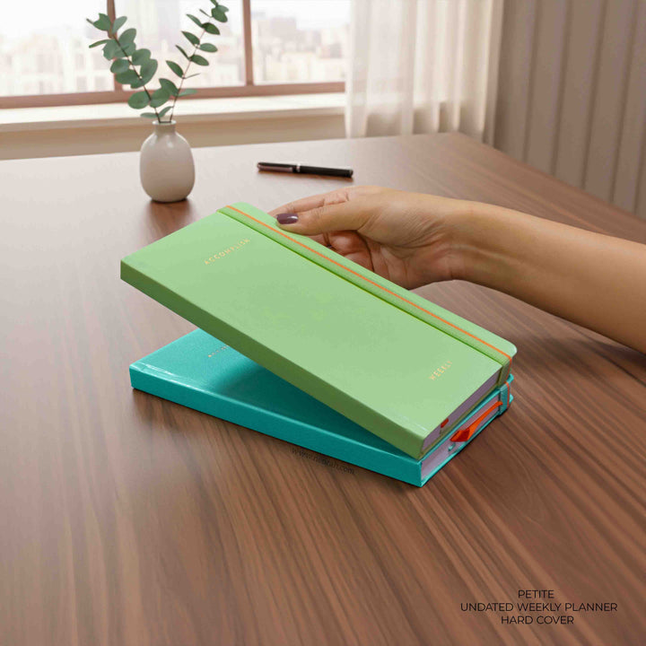 PETITE - UNDATED - WEEKLY PLANNER - HARD COVER