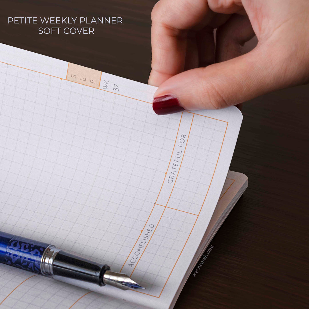 PETITE - 2026 - WEEKLY PLANNER  - 176 PAGES - SOFT COVER