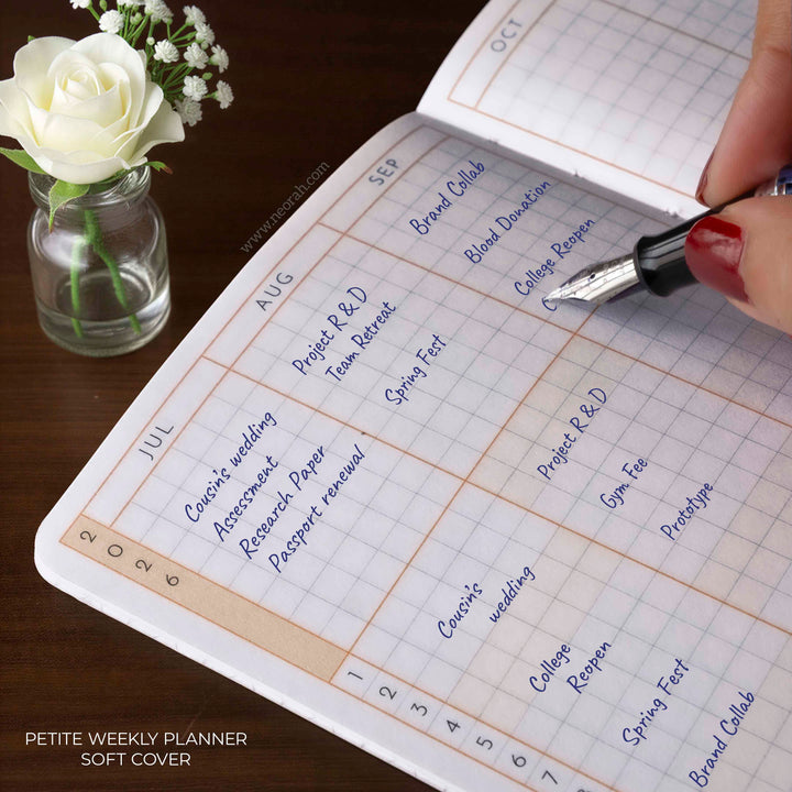 PETITE - 2026 - WEEKLY PLANNER  - 176 PAGES - SOFT COVER