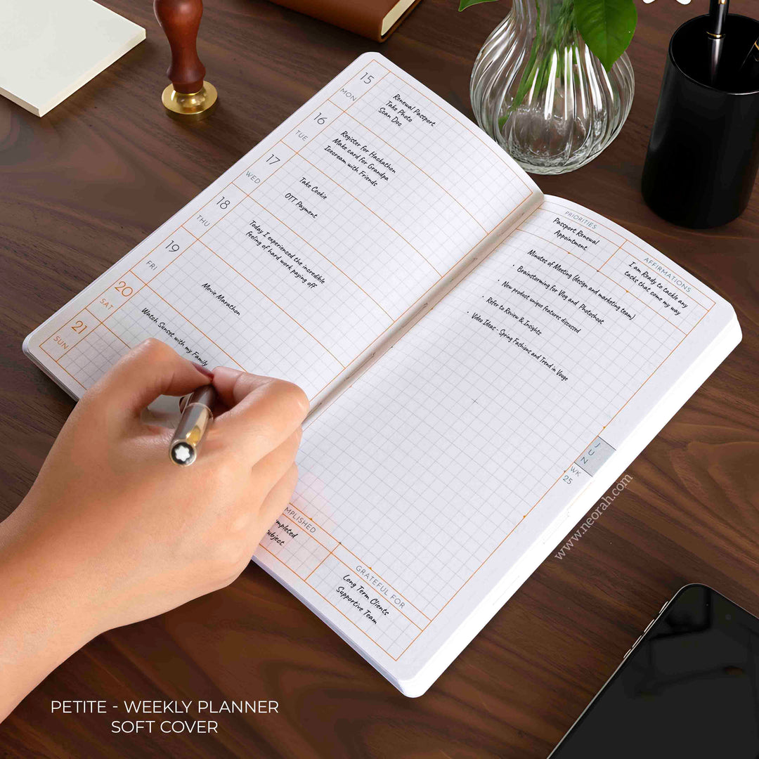PETITE - 2026 - WEEKLY PLANNER  - 176 PAGES - SOFT COVER