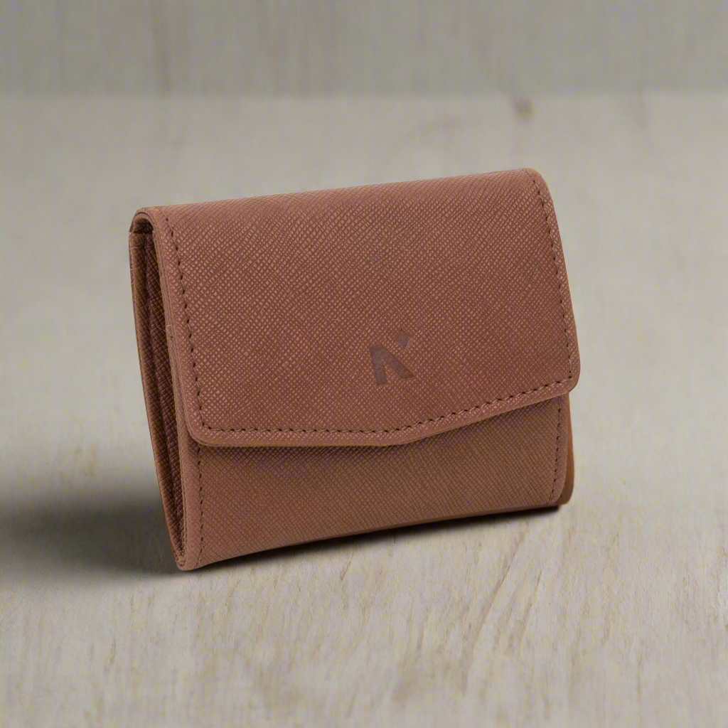 CARD WALLET WITH SNAP