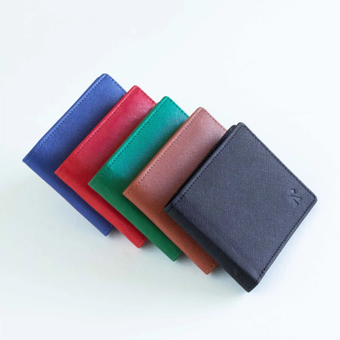 
Bifold Men’s wallet with Additional Leather Flap is your best companion from the House of Atelier NEORAH. #color_black