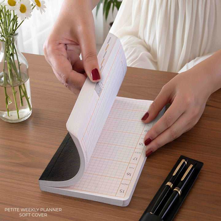 PETITE - 2026 - WEEKLY PLANNER  - 176 PAGES - SOFT COVER