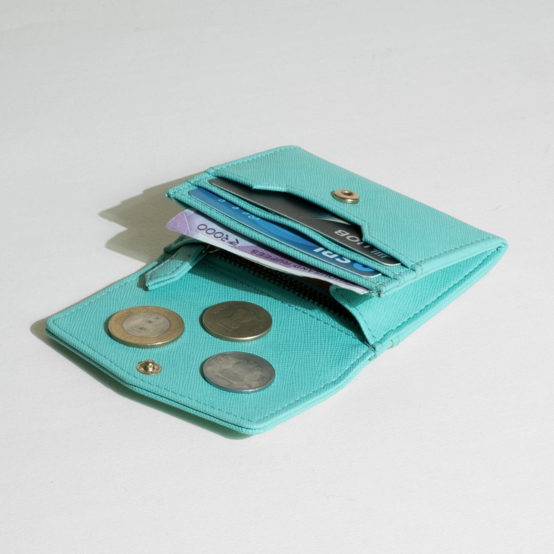 CARD WALLET WITH SNAP