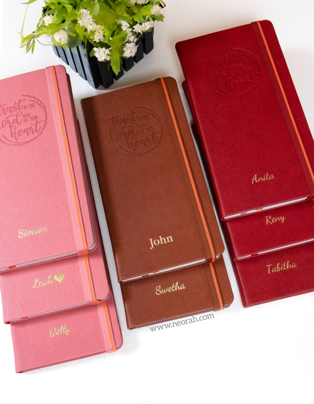 PETITE - UNDATED - WEEKLY PLANNER - HARD COVER