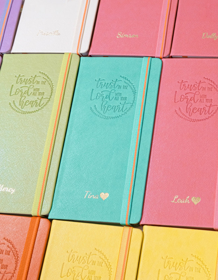 PETITE - UNDATED - WEEKLY PLANNER - HARD COVER