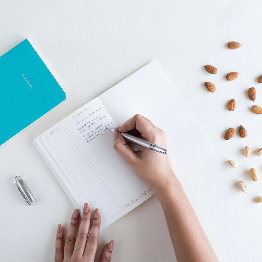 This Neorah small journal notebook (wellness journal) is a wellness journal. It can track your food habits, calories, weight, and more. You can use it as a journal diary or a journal notebook.#color_black