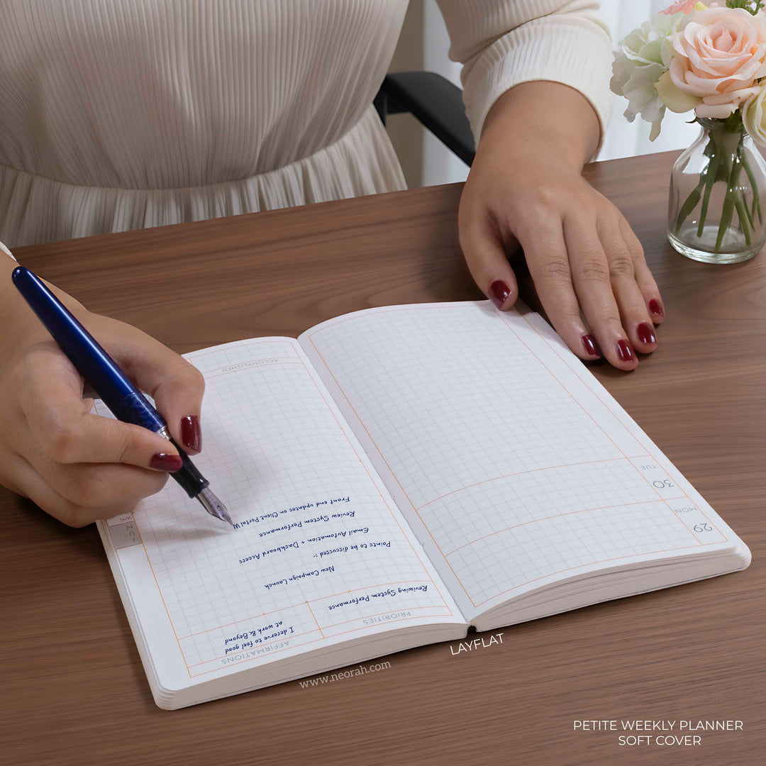 PETITE - 2026 - WEEKLY PLANNER  - 176 PAGES - SOFT COVER