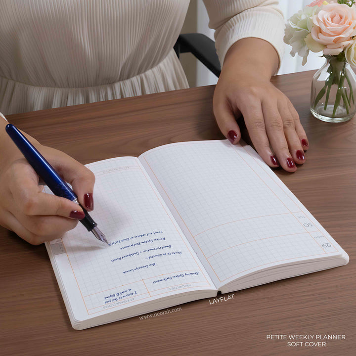 PETITE - 2026 - WEEKLY PLANNER  - 176 PAGES - SOFT COVER